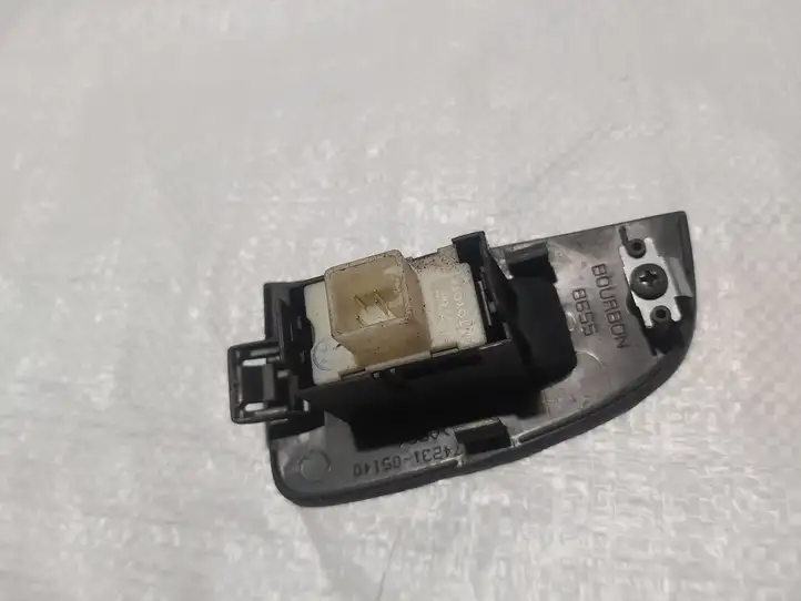 Toyota Avensis T250 (2006 - 2009) 7423105140 Блок кнопок стеклоподъемников — фото 2