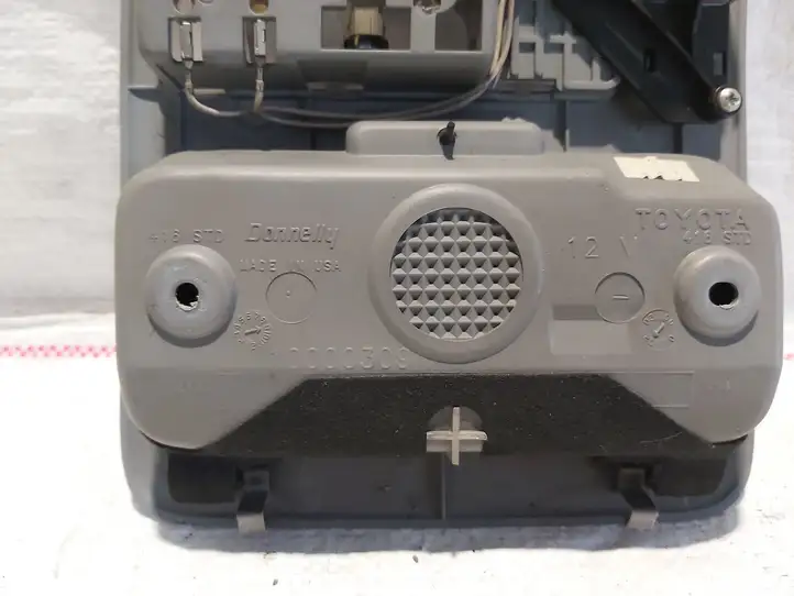 Toyota RAV 4 (XA20) (2000 - 2005) 10000309 Передняя подсветка — фото 2