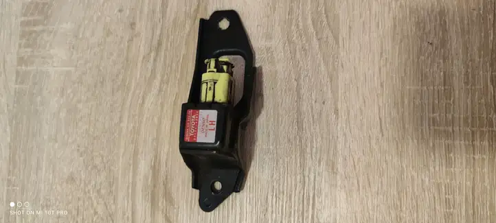 Toyota RAV 4 (XA20) (2000 - 2005) 8917442030 Датчик удара SRS — фото 4