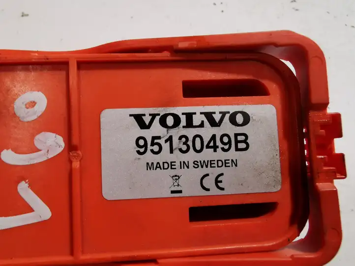 Volvo V60 (2013 - 2018) 9513049B Реле защиты аккумулятора — фото 4
