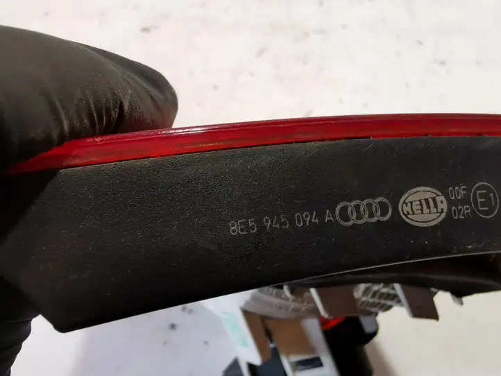 Audi A4 S4 B7 8E 8H (2004 - 2009) 965160 Задний фонарь в крышке багажника — фото 6