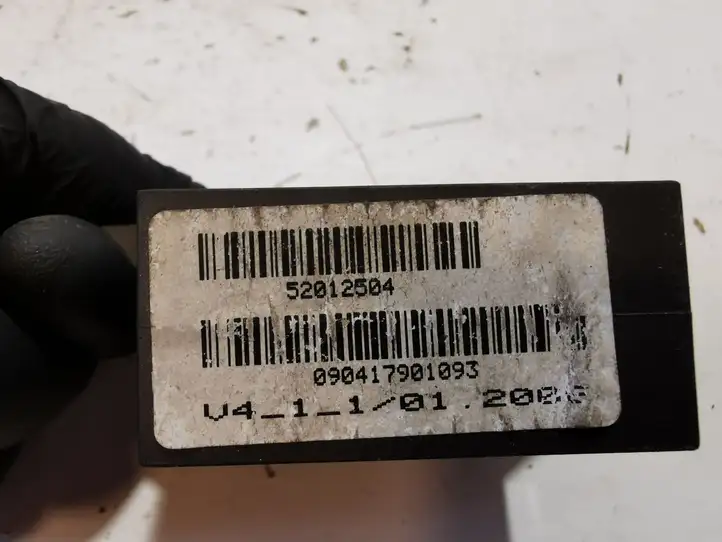 Audi A4 S4 B7 8E 8H (2004 - 2009) 52012504 Реле крюка для прицепа — фото 3