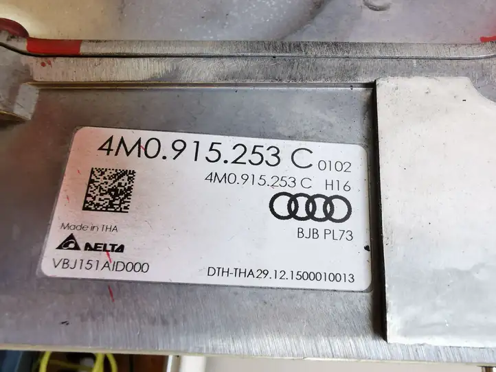 Audi Q7 4M (2015 - ) 4M0915253C Модуль беспроводной зарядки — фото 4