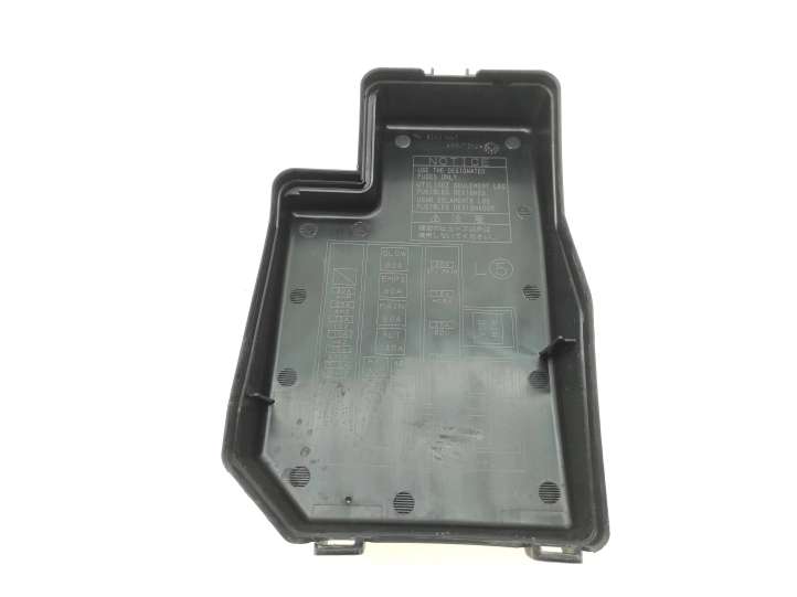 Toyota RAV 4 (XA30) (2006 - 2016)  8266242180 Крышка ящика предохранителей