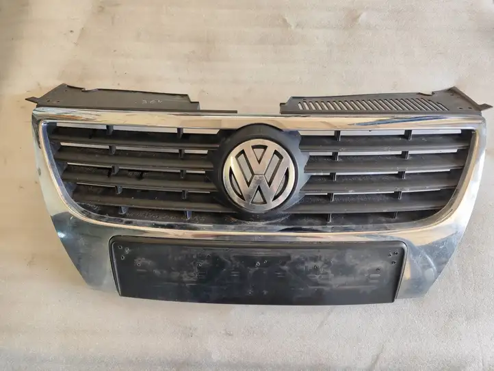 Volkswagen PASSAT B6 (2005 - 2010) 3C0853651B Верхняя решетка радиатора — фото 1