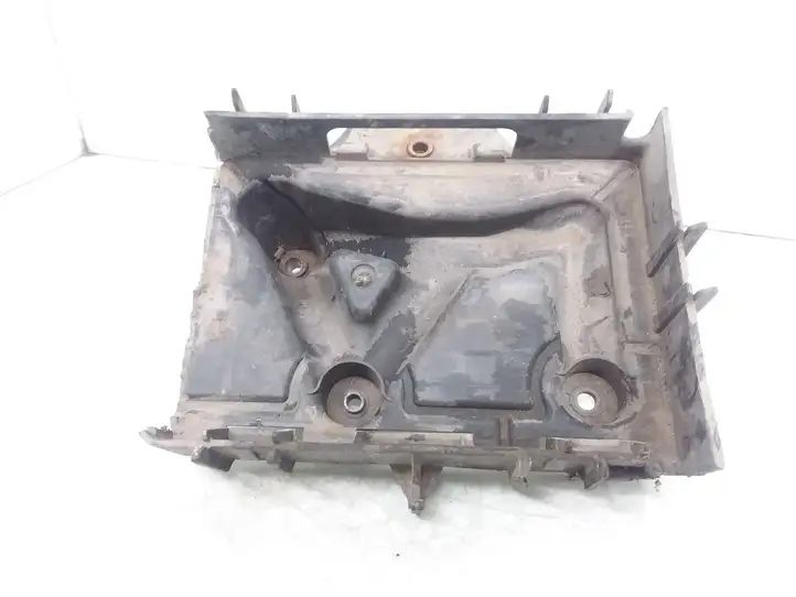 Volkswagen Polo (2005 - 2009) 6Q0915331 Площадка аккумулятора — фото 1