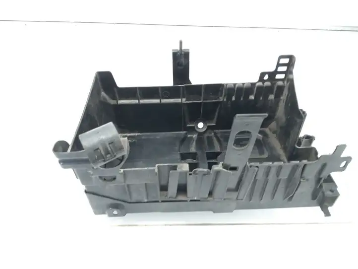 Opel Astra J (2009 - 2012) 13308434 Площадка аккумулятора — фото 1