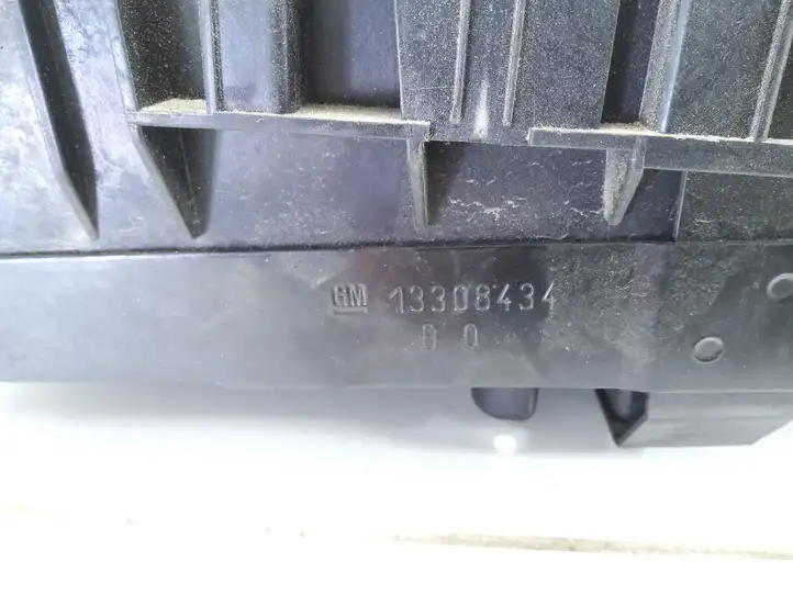 Opel Astra J (2009 - 2012) 13308434 Площадка аккумулятора — фото 3