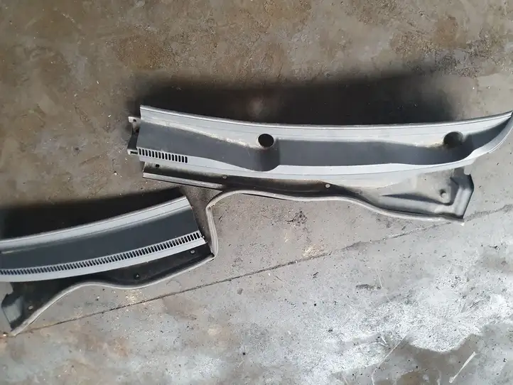 Toyota Corolla Verso AR10 (2004 - 2009) 557820F010 Жабо стеклоочистителей — фото 1