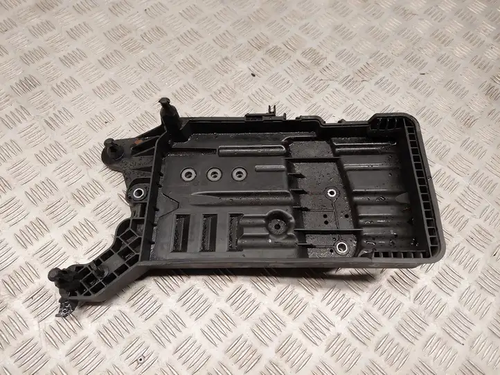 Audi Q3 F3 (2018 - ) 5QF915325B Площадка аккумулятора — фото 5