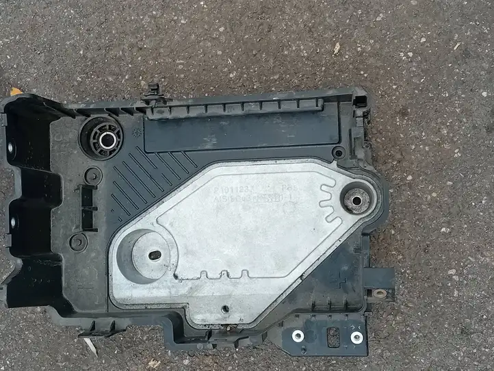 Renault Clio V (2019 - ) 643947355r Площадка аккумулятора — фото 2