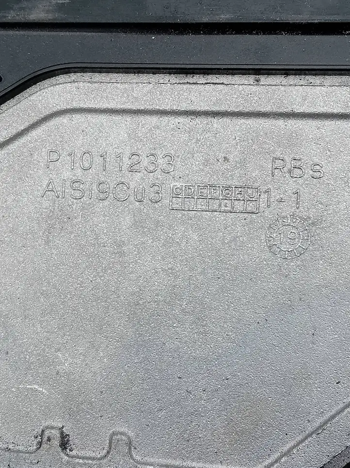 Renault Clio V (2019 - ) 643947355r Площадка аккумулятора — фото 3