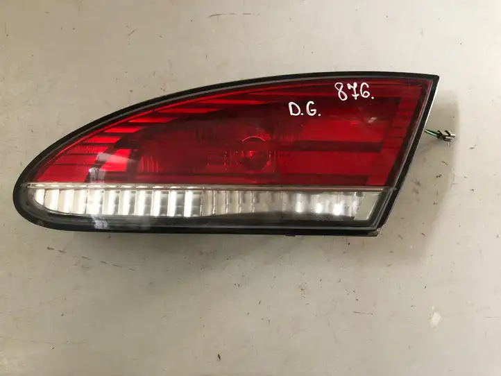 Seat Leon (1P) (2005 - 2012) SK172036105 Задний фонарь в крышке багажника — фото 1