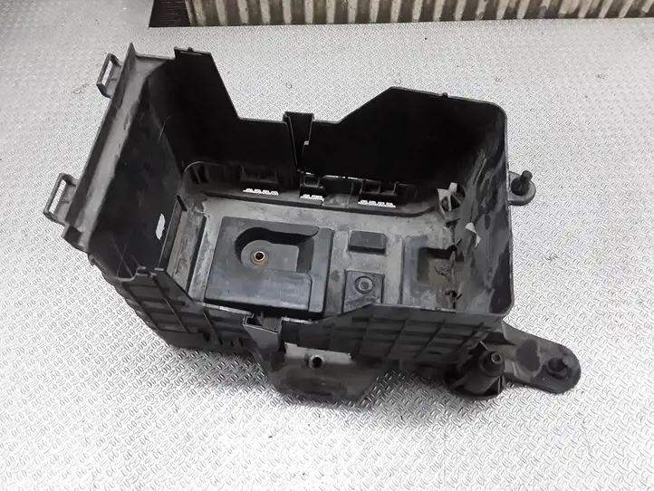 Volkswagen PASSAT B7 (2011 - 2014) 1K0915325A Площадка аккумулятора — фото 3