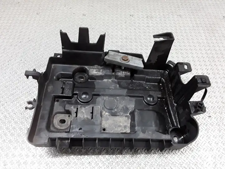 Opel Corsa D (2006 - 2010) 13235642 Площадка аккумулятора — фото 1
