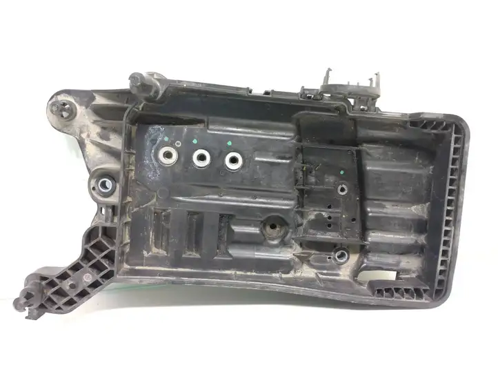 Volkswagen Tiguan (2016 - 2020) 5qf915325b Площадка аккумулятора — фото 1
