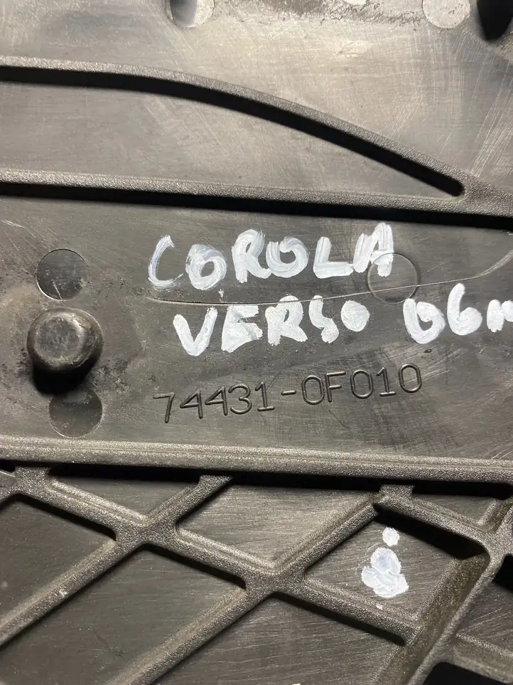 Toyota Corolla Verso AR10 (2004 - 2009) 744310F010 Площадка аккумулятора — фото 3