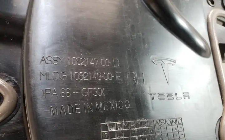 Tesla Model 3 (2017 - 2023) 109214700D Прочие детали салона — фото 5
