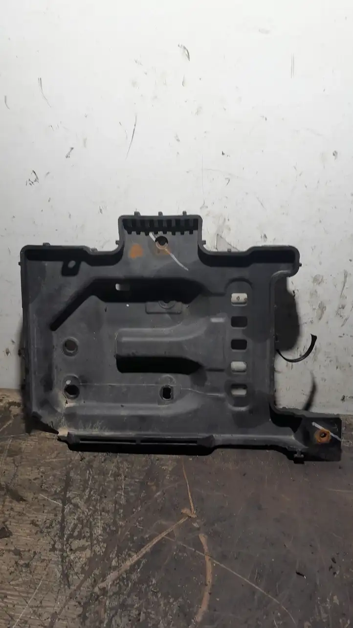 Kia Ceed (2006 - 2010)  371502H100 Платформа крепления аккумулятора
