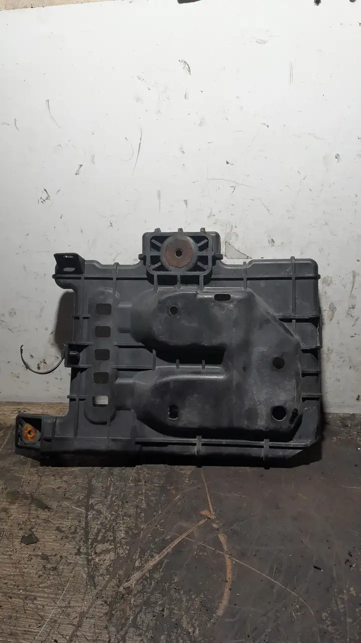 Kia Ceed (2006 - 2010)  371502H100 Платформа крепления аккумулятора