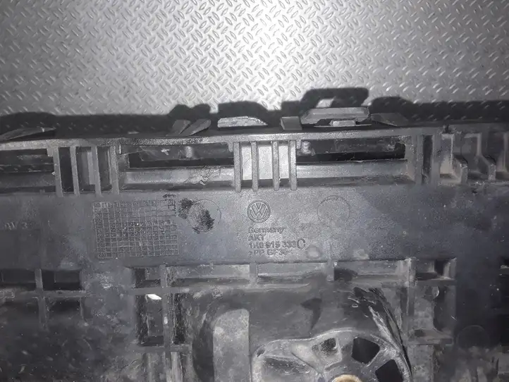 Volkswagen PASSAT B6 (2005 - 2010) 1K0915333C Площадка аккумулятора — фото 3