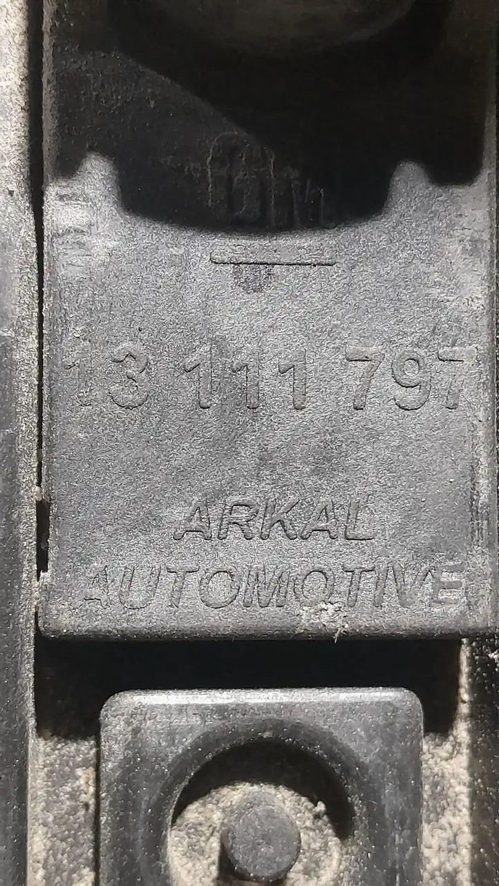 Opel Vectra C (2002 - 2005) 13111797 Площадка аккумулятора — фото 4