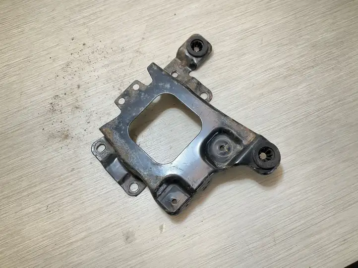 Ford Focus (2015 - 2019) AV61R6K034AB Площадка аккумулятора — фото 2