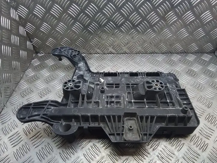 Volkswagen Tiguan (2007 - 2011) 1K0915333 Площадка аккумулятора — фото 3