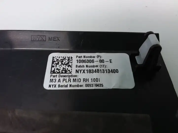 Tesla Model 3 (2017 - 2023) 108630680E Прочие детали салона — фото 3
