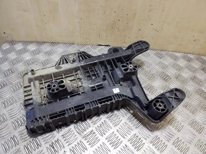 Volkswagen Caddy (2010 - 2015)  1K0915333H Платформа крепления аккумулятора