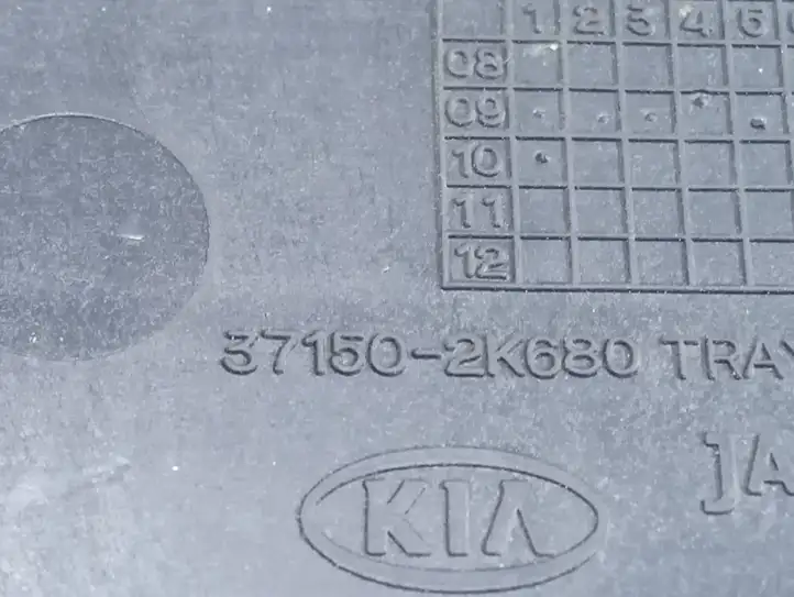 Kia Soul (2008 - 2011) 371502K680 Площадка аккумулятора — фото 4