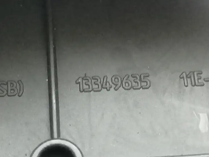 Opel Astra (2009 - 2012)  13349635 Другая деталь салона