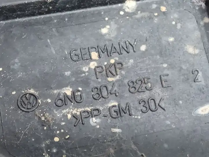 Volkswagen Polo III 6N 6N2 6NF (1994 - 2001) 6N0804825E Площадка аккумулятора — фото 3