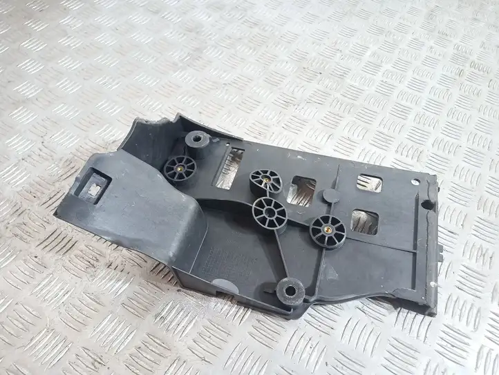 Land Rover Discovery 3 - LR3 (2004 - 2009) DWM500021 Площадка аккумулятора — фото 3