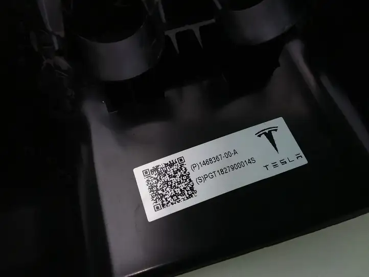 Tesla Model 3 (2017 - 2023) 146836700A Прочие детали салона — фото 3