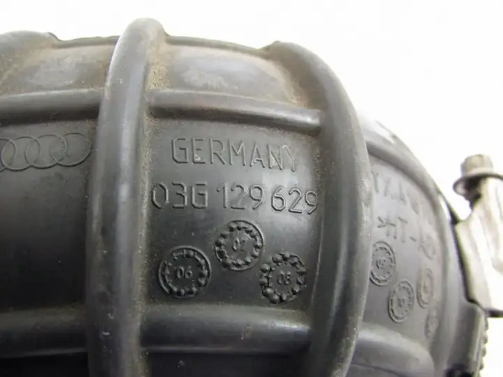 Audi A4 S4 B8 8K (2007 - 2011) Трубка подачи воздуха — фото 3