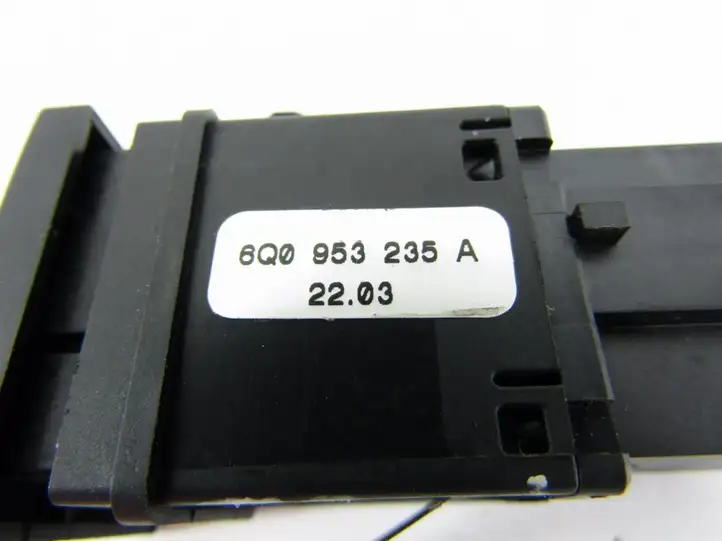 Volkswagen Polo (2001 - 2005) Включатель аварийных фонарей — фото 1