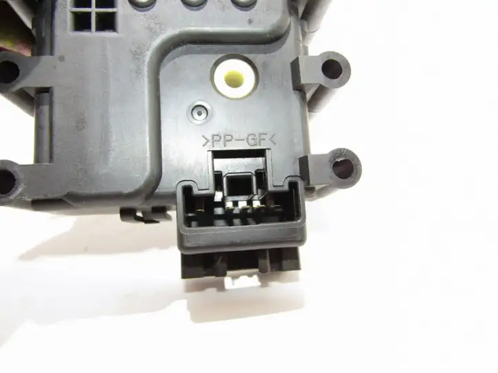 Mazda 6 (2002 - 2005) Двигатель задвижки потока воздуха — фото 3