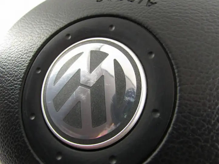 Volkswagen Touran I (2003 - 2010) Подушка безопасности руля — фото 4