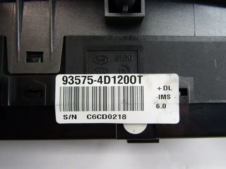 Kia Carnival (2002 - 2006) Кнопка стеклоподъемников — фото 6