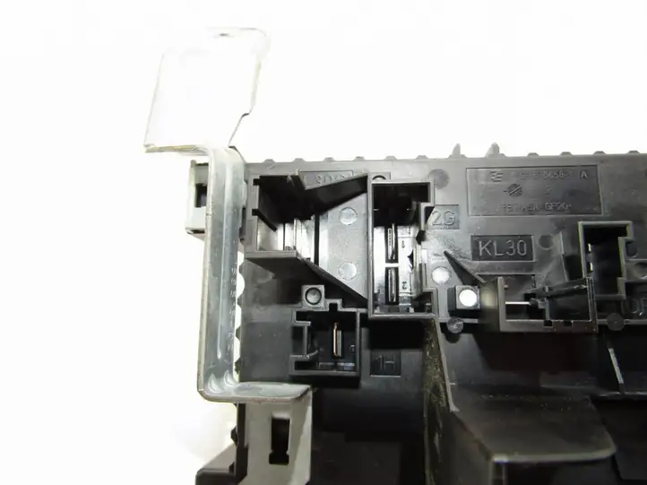 Mercedes-Benz C W204 (2007 - 2014) Блок предохранителей — фото 1