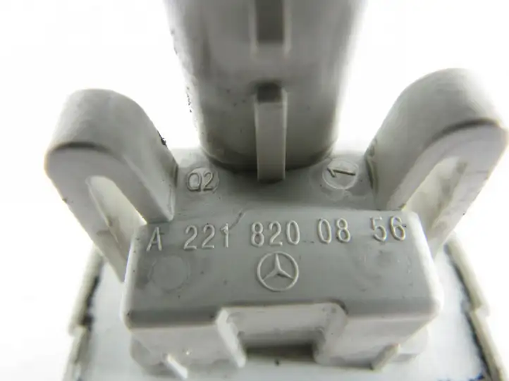 Mercedes-Benz C W204 (2007 - 2014) Подсветка номера — фото 4
