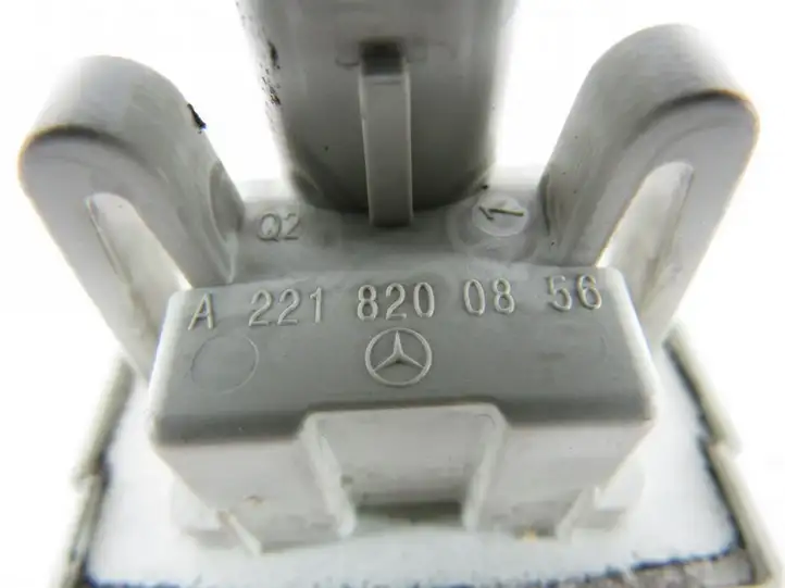 Mercedes-Benz C W204 (2007 - 2014) Подсветка номера — фото 4
