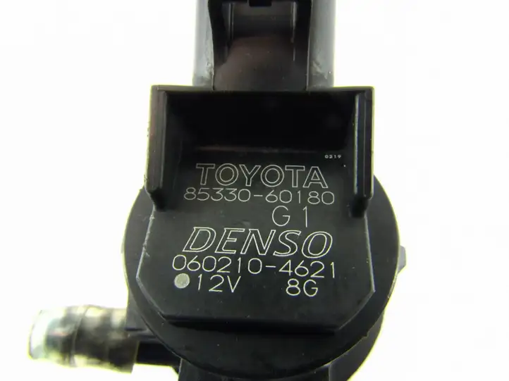 Toyota RAV 4 (XA20) (2000 - 2005) Форсунка омывателя лобового стекла — фото 4