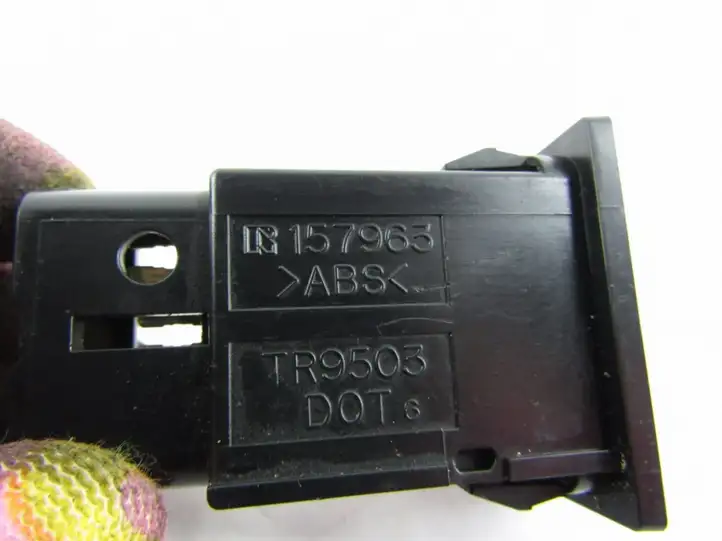 Toyota Land Cruiser (HDJ90) (1996 - 2002) Включатель аварийных фонарей — фото 1