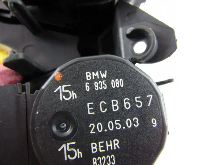 BMW 7 E65 E66 (2001 - 2008) Двигатель задвижки потока воздуха — фото 2