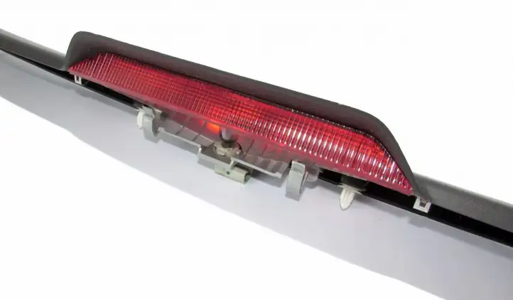 Toyota Corolla Verso E121 (2004 - 2007) Дополнительный стоп фонарь — фото 1