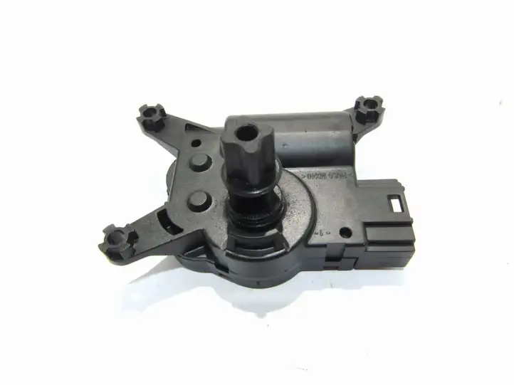 Opel Astra H (2004 - 2009) Двигатель задвижки потока воздуха — фото 4