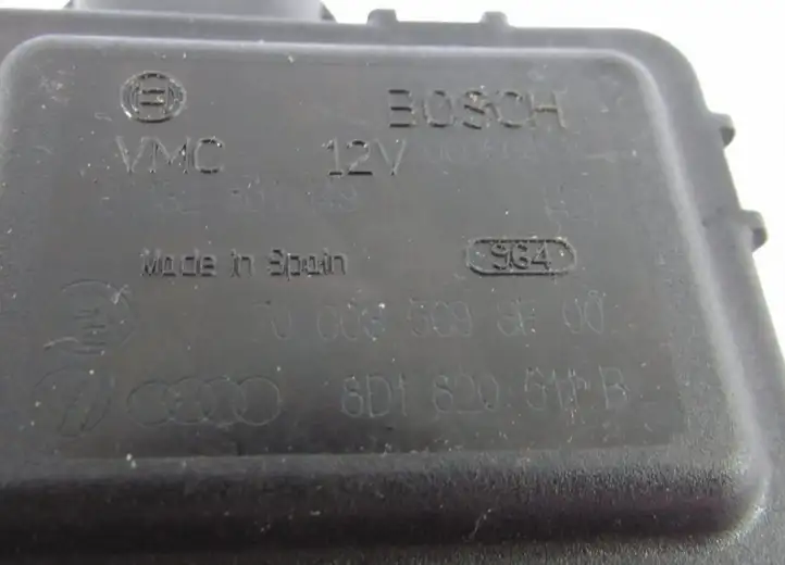 Volkswagen PASSAT B5.5 (2001 - 2005) Двигатель задвижки потока воздуха — фото 4