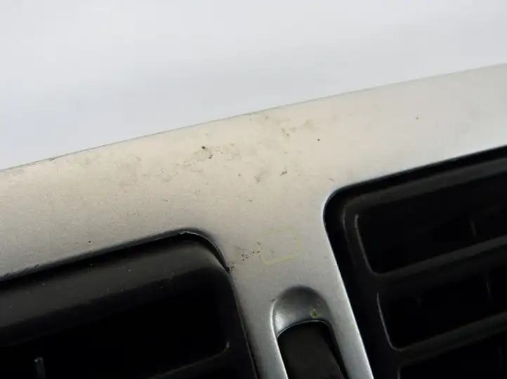 Peugeot 307 (2005 - 2008) Центральный воздушный дефлектор — фото 2